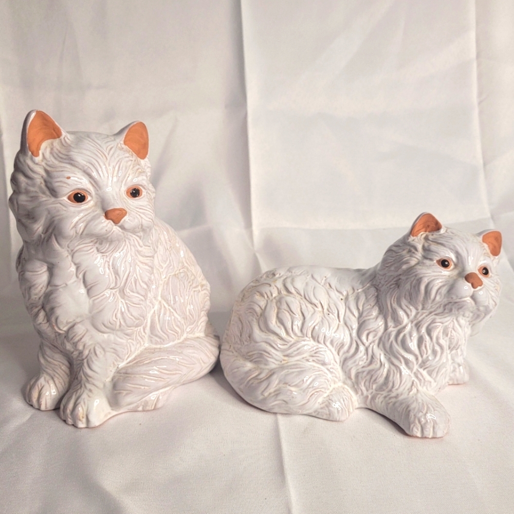 Vintage Ceramic Figurine - White and Tan